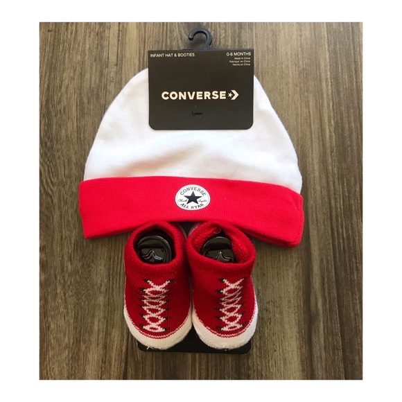 Converse All Star baby bootie and hat set. 0-6 months - Picture 2 of 3